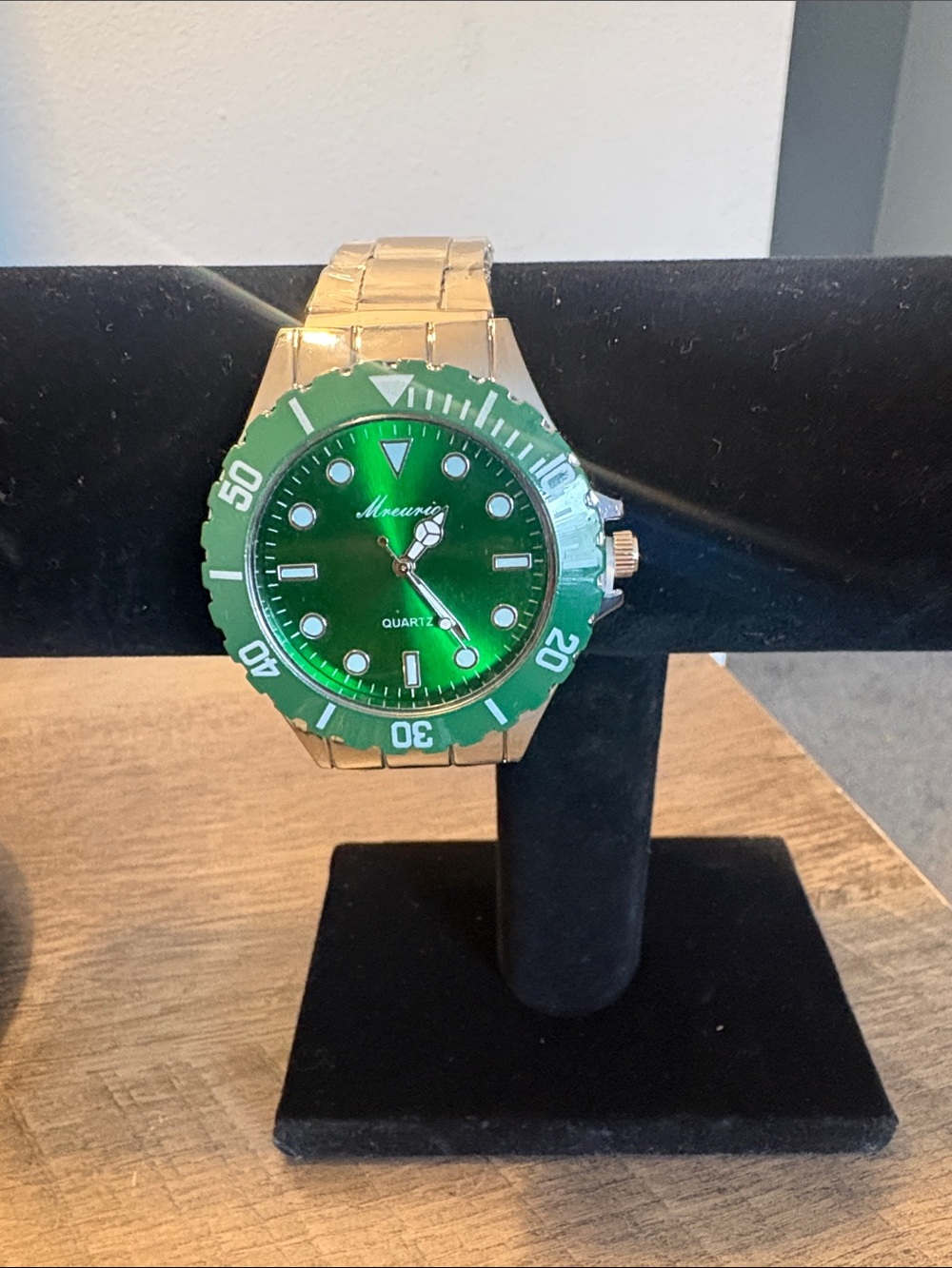 Men’s Green Dial Silver-Tone Quartz Fashion Watch